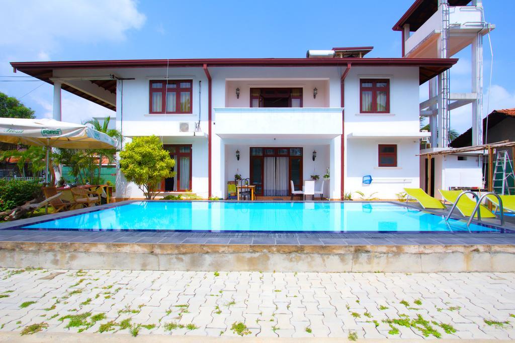 The Blue Beach Guesthouse Negombo Exteriér fotografie