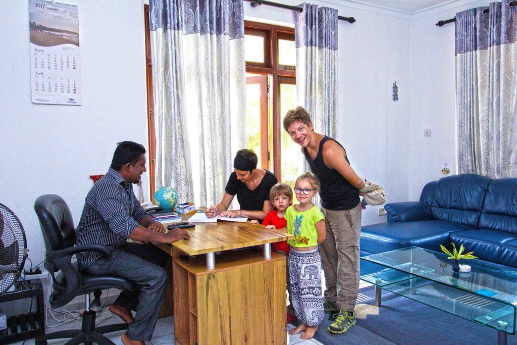 The Blue Beach Guesthouse Negombo Exteriér fotografie