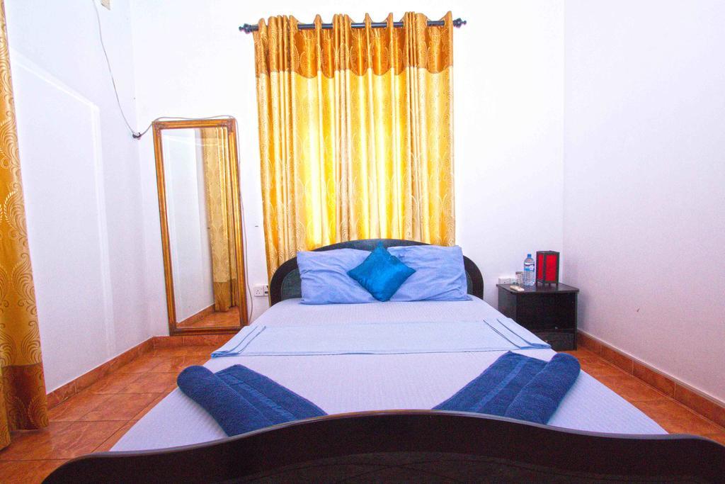 The Blue Beach Guesthouse Negombo Exteriér fotografie